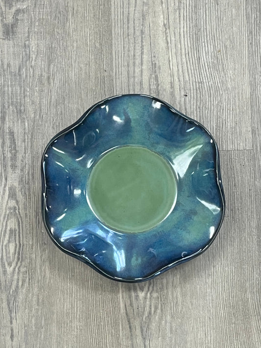 Round scallop bowl