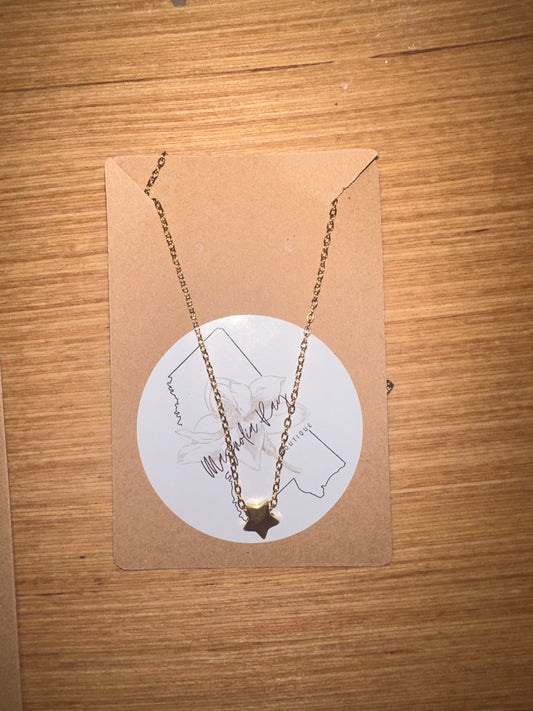 Tiny star necklace